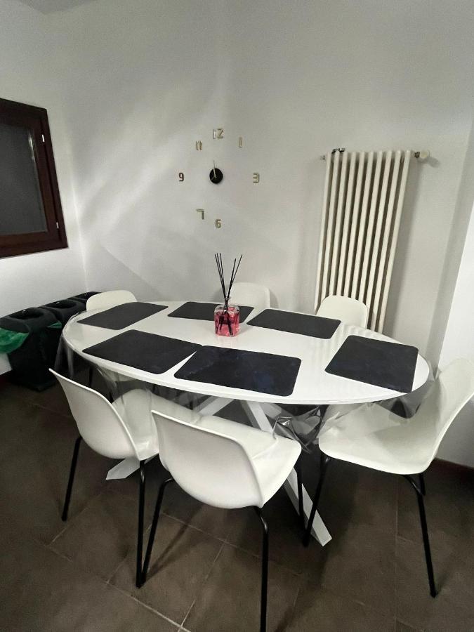 Home Sarenji Trivolzio Экстерьер фото